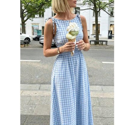 👗 Retro-Maxikleid in Karo-Optik – mit Smok-Oberteil & verstellbaren Trägern, bequem & elegant für Alltag, Strand & Sommer 🌸☀️