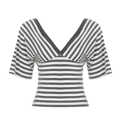 👚🎀 Damen Gestreiftes V-Ausschnitt Kurzarm Crop Top – 50% RABATT! Schmeichelhafter V-Ausschnitt, luftige Streifen, kurzer Schnitt – perfekt für Sommergefühle. 🔥☀️